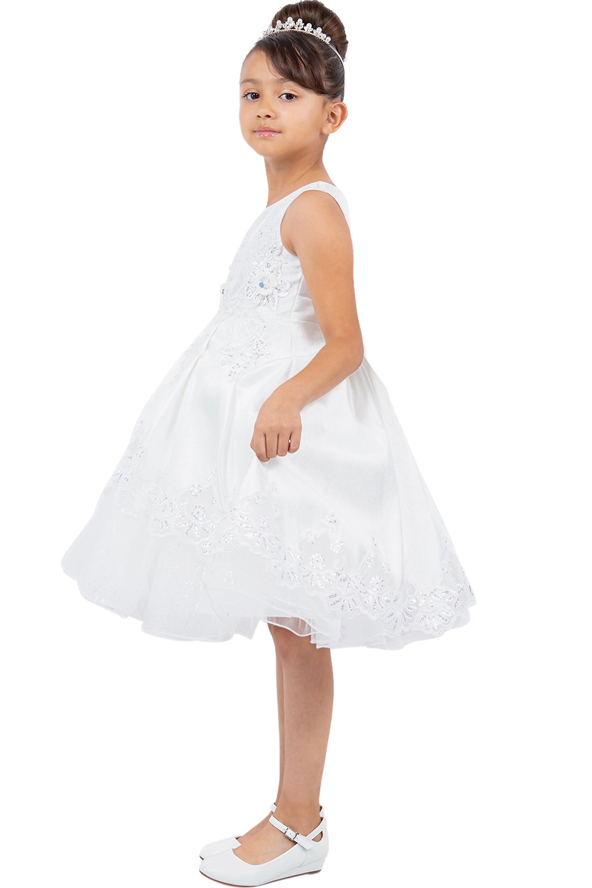Details of the Off-White flower girl dress include scalloped lace detailing along the hem.