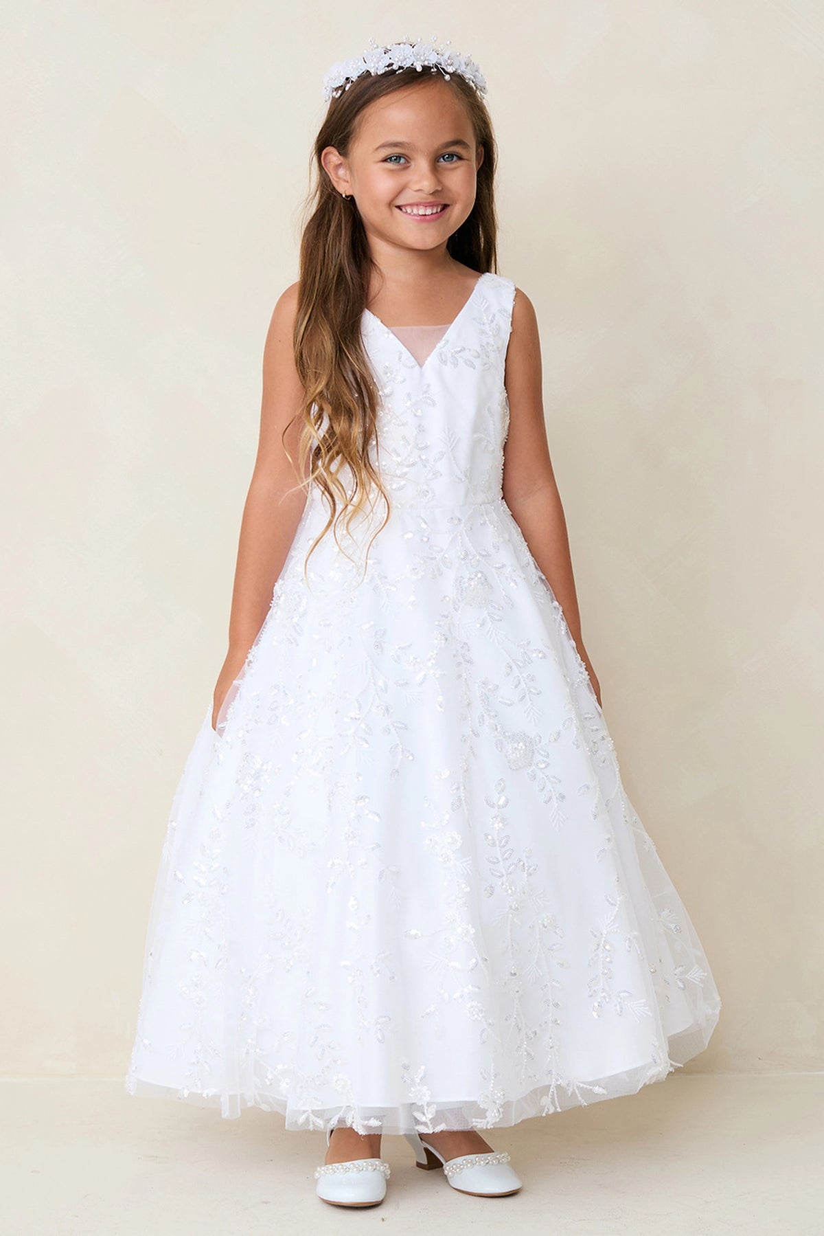White flower girl dress detailed with a floral lace skirt.