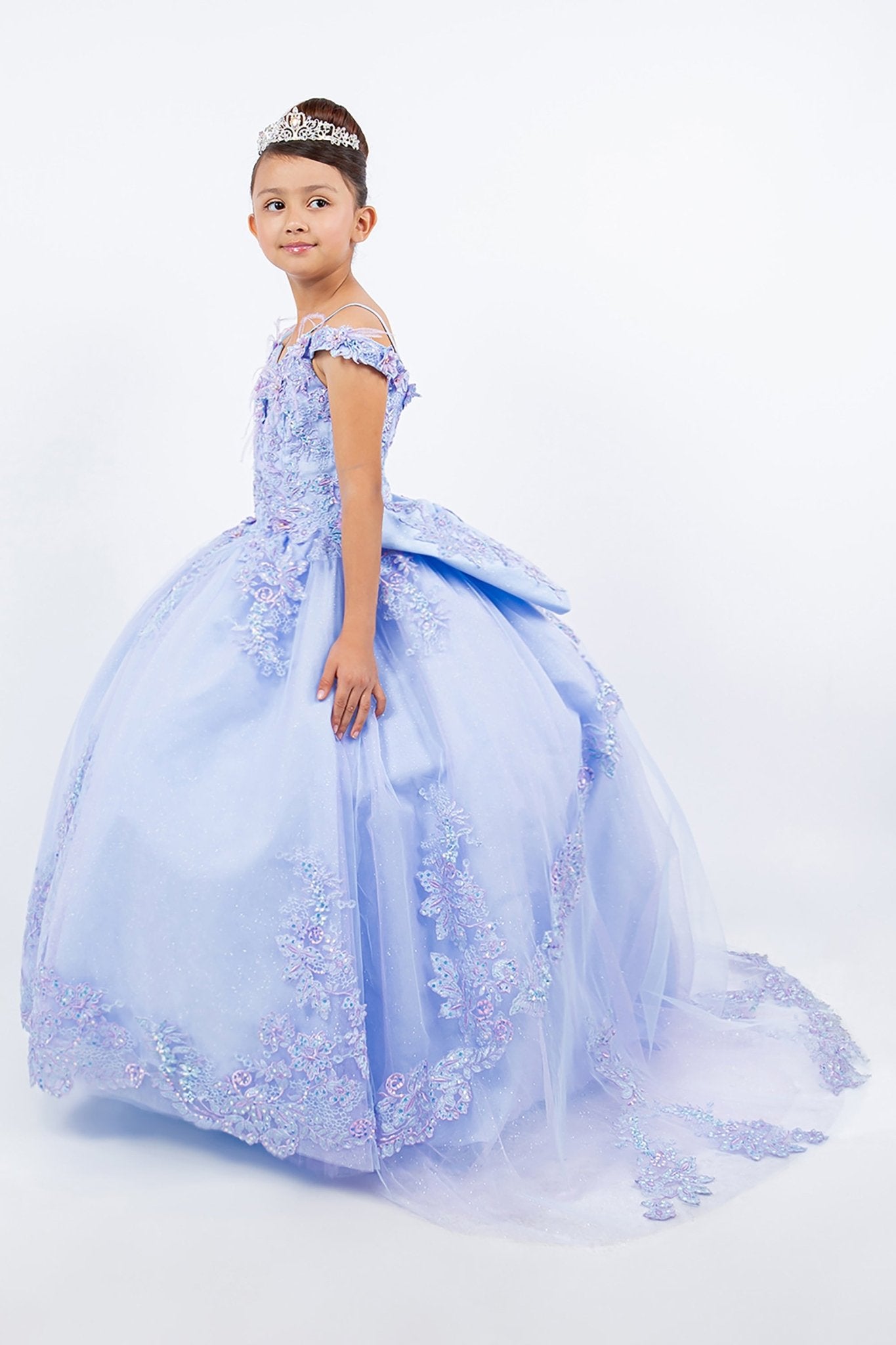Lilac side view kids mini quinceañera mini quince dress with two-tone embroidered corset, floral lace and layered tulle skirt.