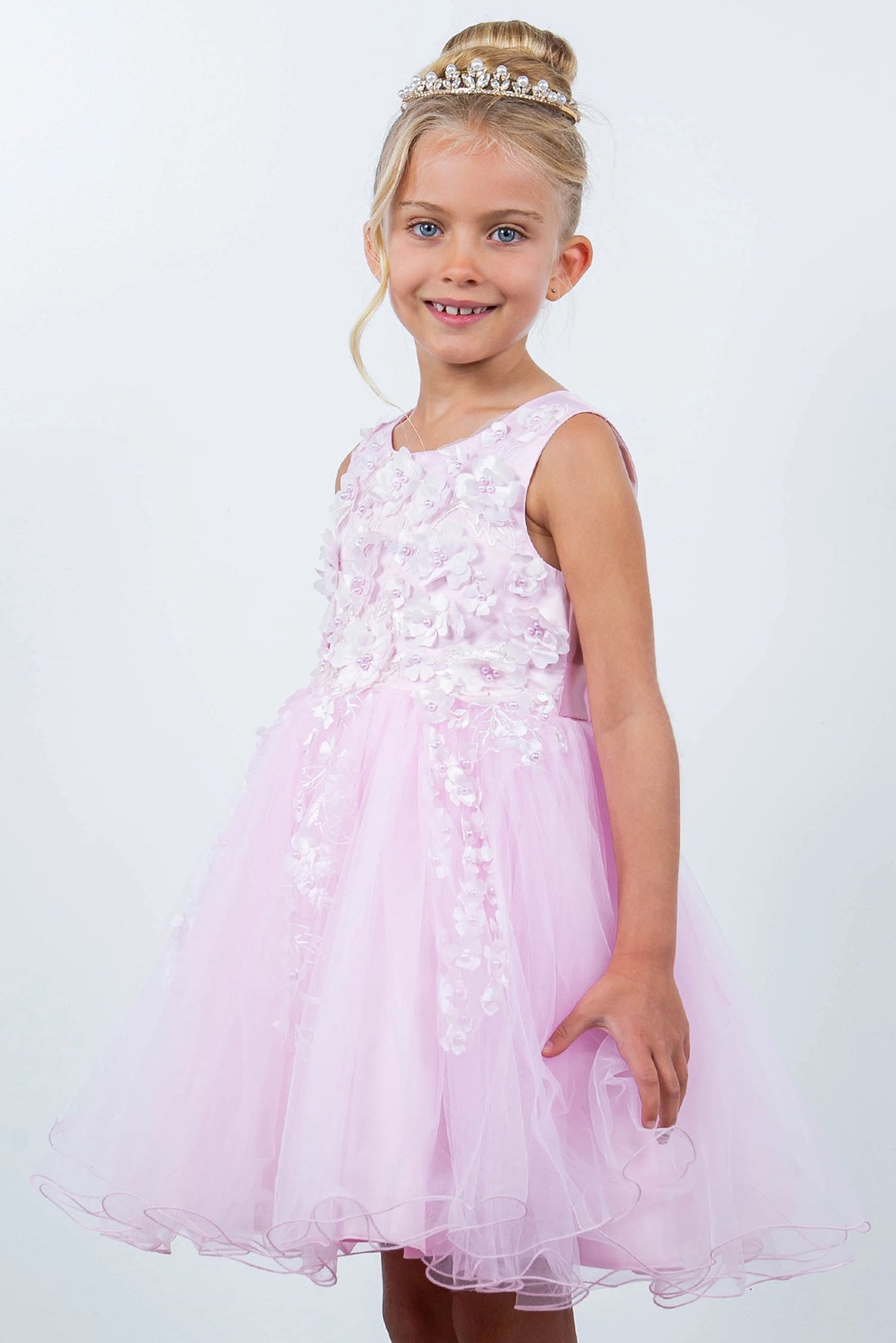 Featuring with a full tulle skirt, this Pink kids party dress displays elegant detail.
