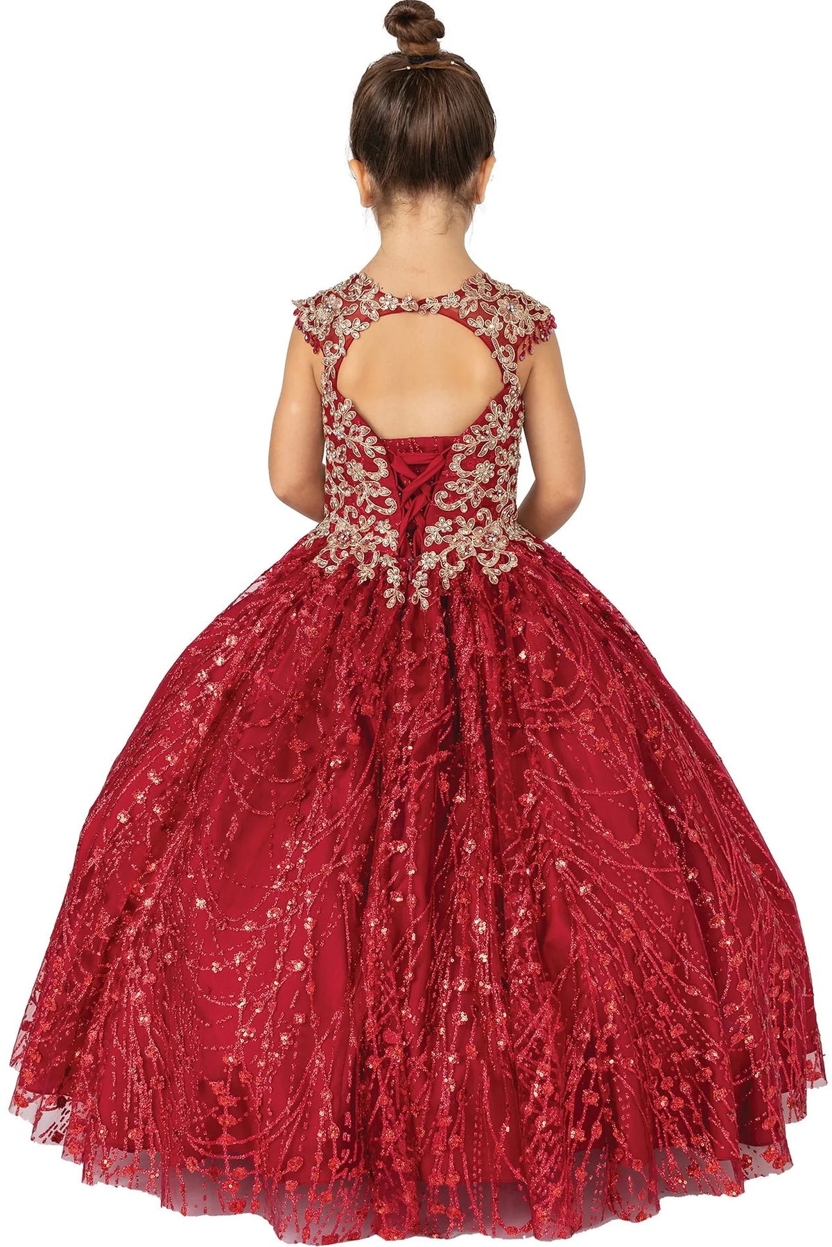 Along the rear bodice, the Burgundy mini quinceañera dress features keyhole opening and corset lacing framed by ornate lace.
