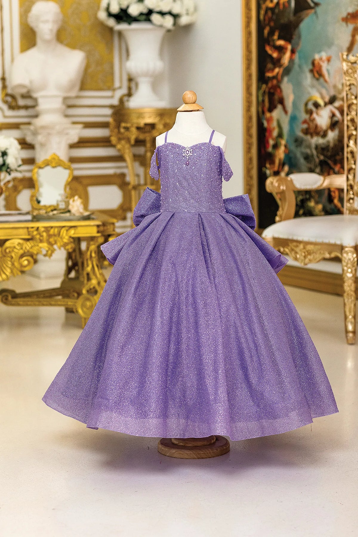 Along the rear bodice, the Lilac mini quinceañera dress features tiered bow cascading below the lace-up back.