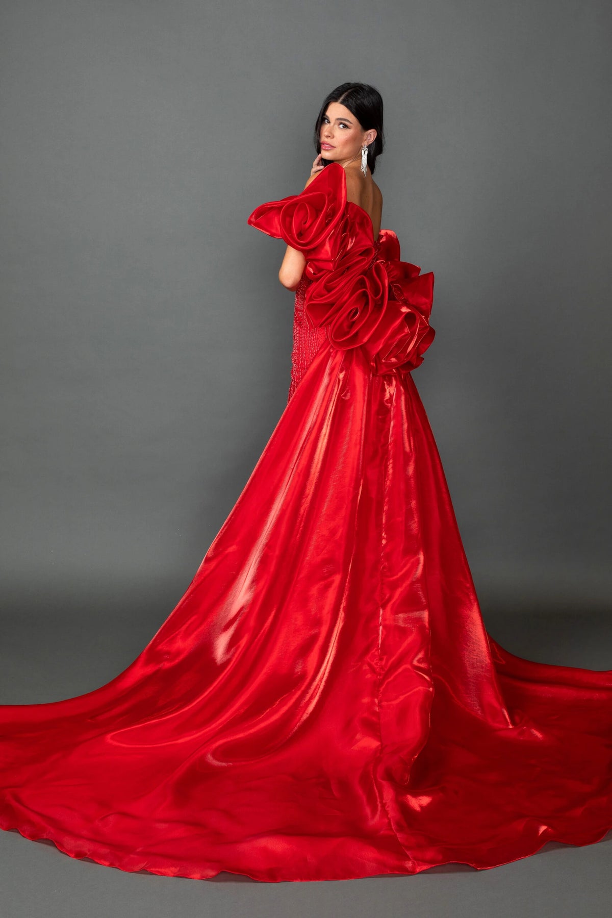 With its floor-length skirt visible, the Red prom dress displays another design detail.