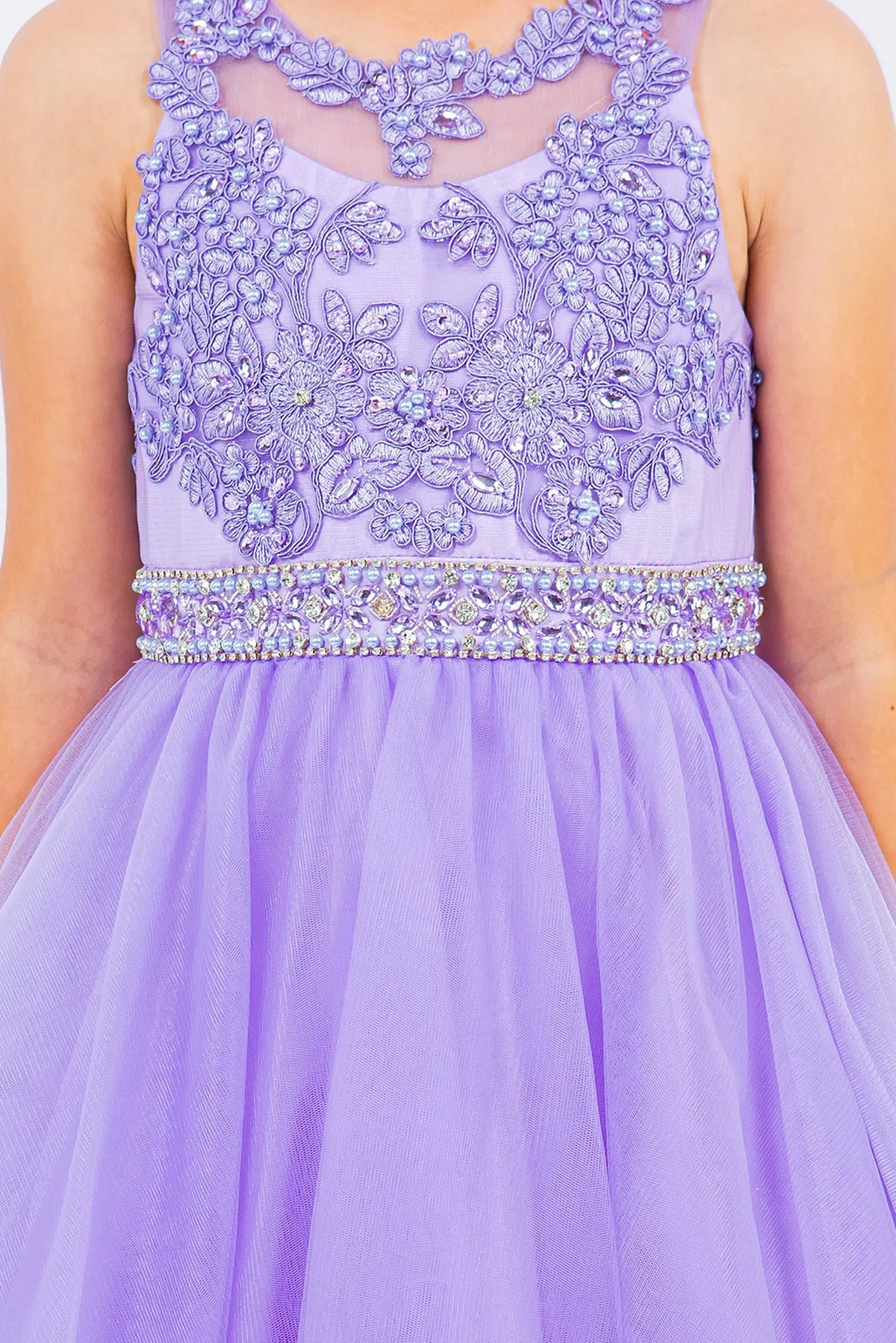 Showcasing with raised floral bodice appliques, this Lilac kids party dress displays elegant detail.