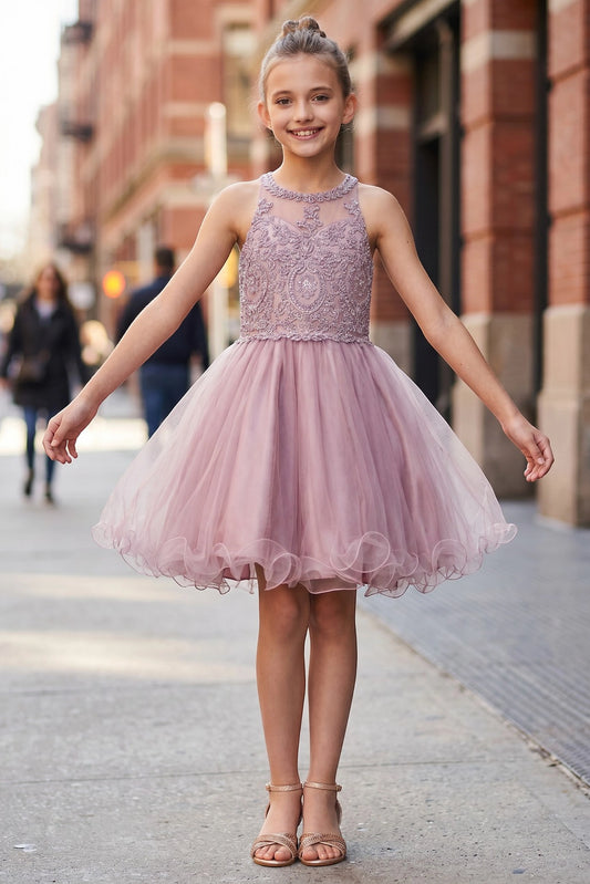 Detailed by a layered tulle skirt, the Mauve kids party dress reveals its construction.
