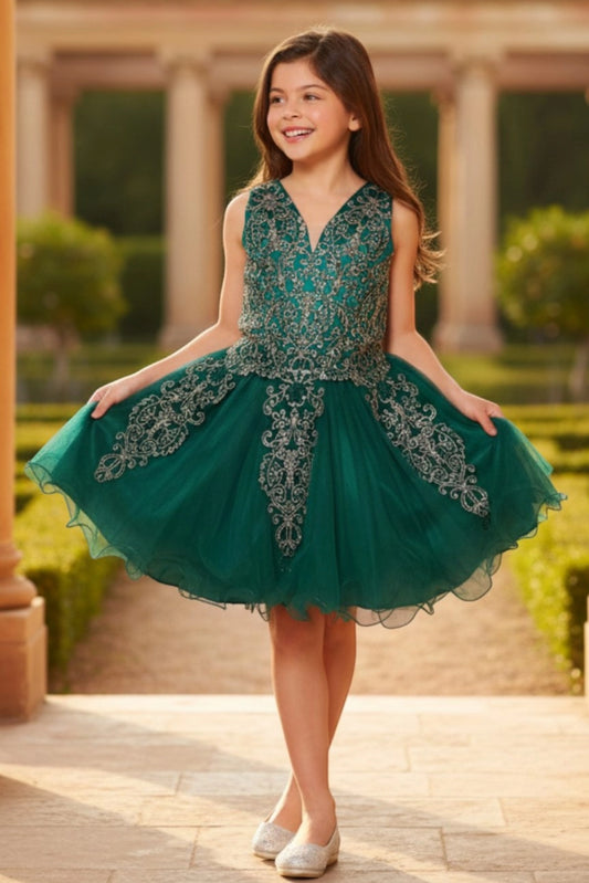 Detailed by contrasting ornamental lace on the bodice, the Hunter Green kids party dress reveals its construction.