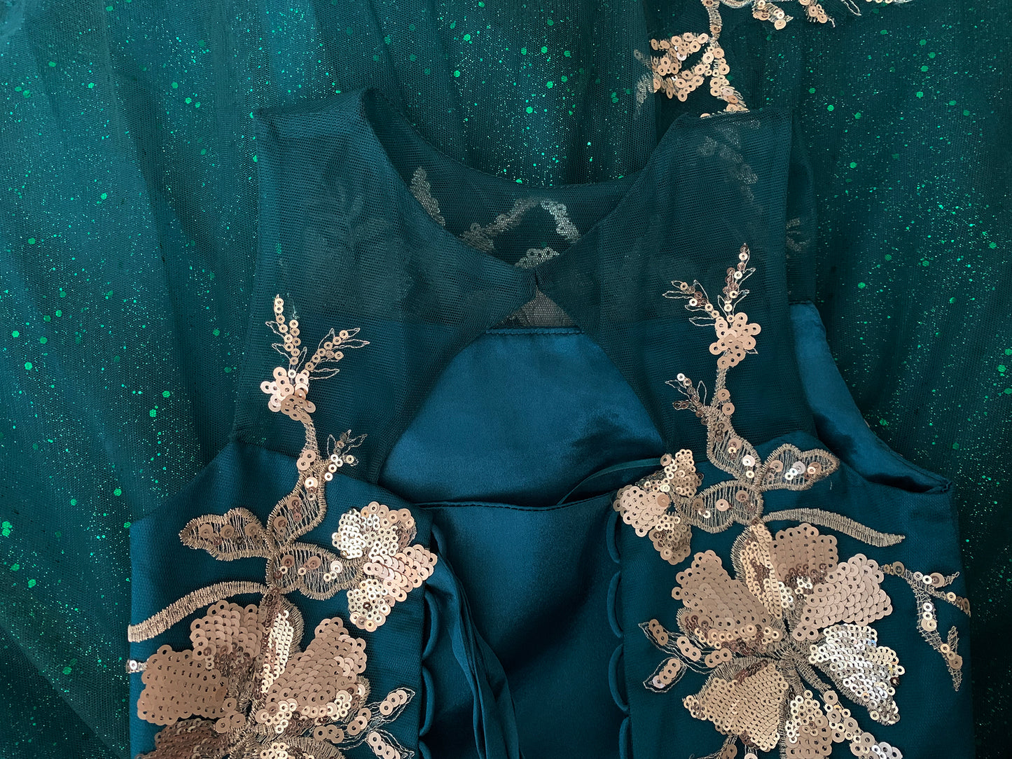 Hunter green mini quince dress with glitter tulle back zoom detail.