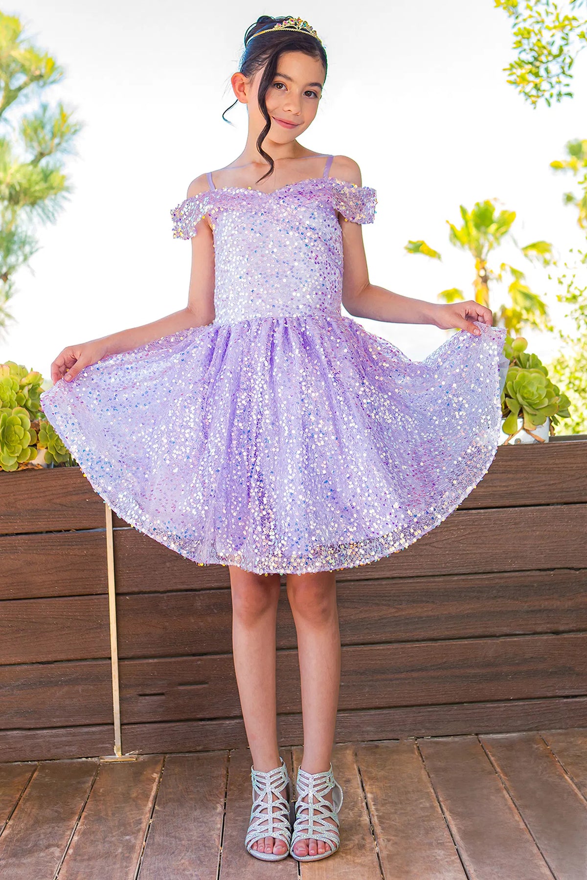 Showcasing with shimmering sequins throughout the dress, this Lilac kids party dress displays elegant detail.