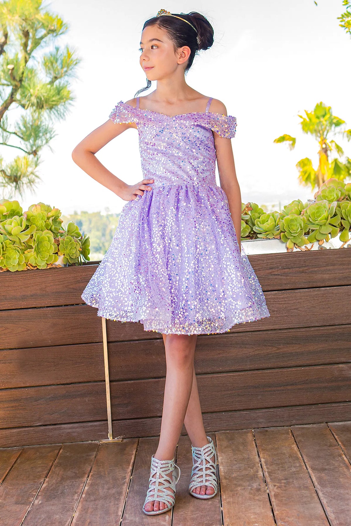 Highlighted a laced back bodice adds character to this Lilac kids party dress.