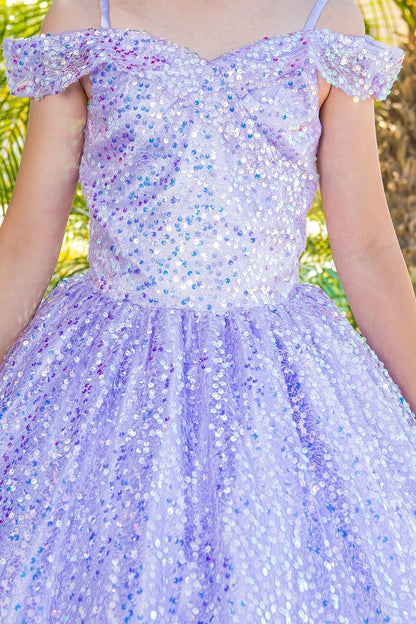Presented in a bodice detail, the Lilac mini quince dress has off-shoulder neckline and densely sequined bodice.