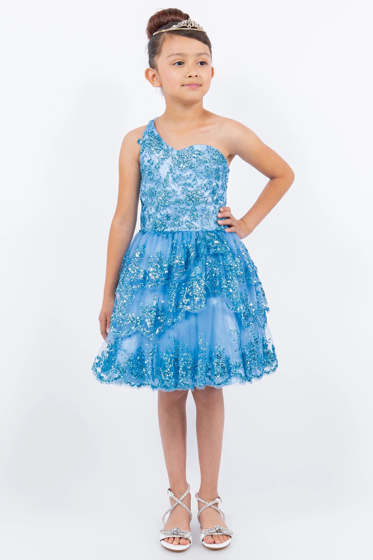 Designed details of floral shimmer on the bodice distinguish the Blue kids party dress.