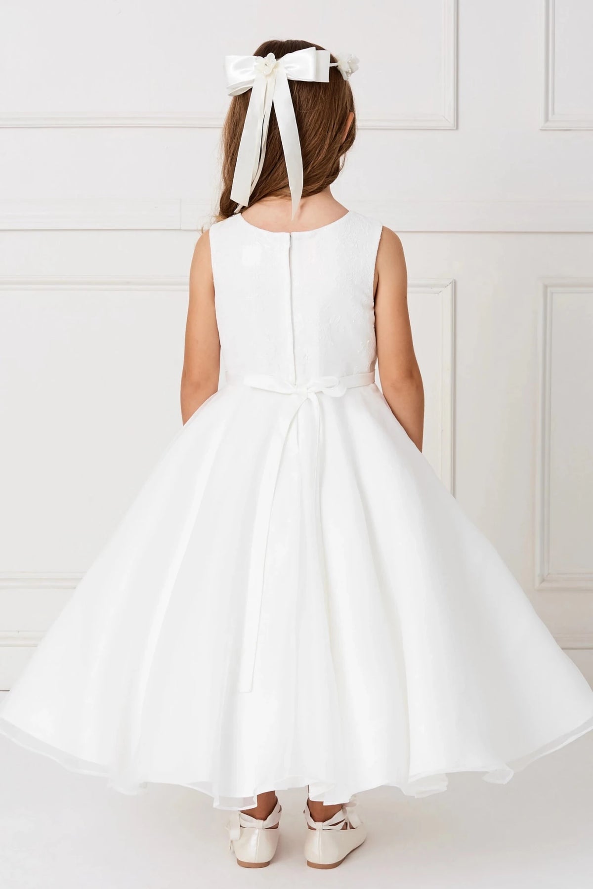 Visible on the off-white flower girl dress: a satin back waist bow.