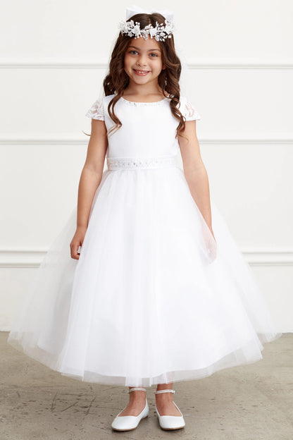 Small cap sleeves on a white flower girl dress.