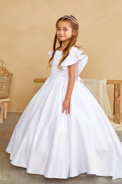 Visible on the white flower girl dress: large flutter sleeves.