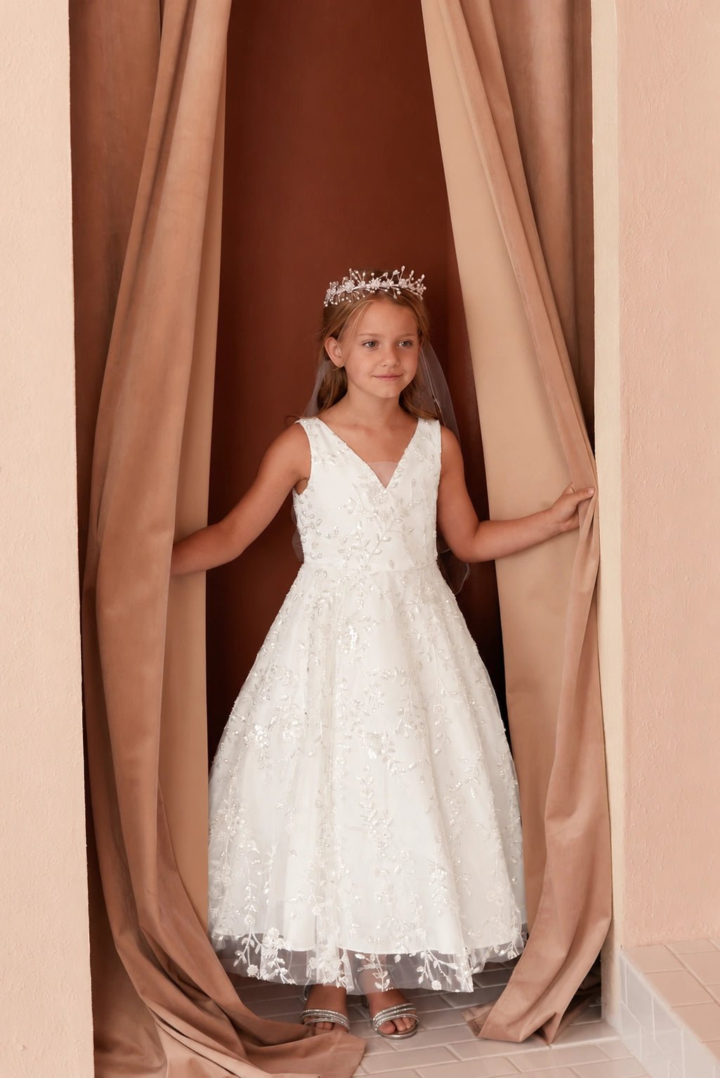 Asymmetric lace hem: detail of the off-white flower girl dress.