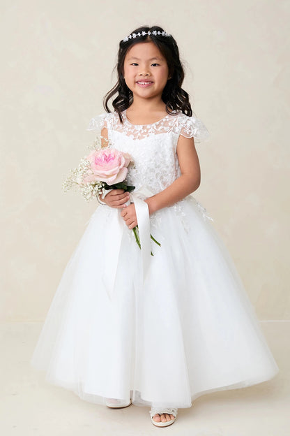Visible on the off-white flower girl dress: lace cap sleeves.