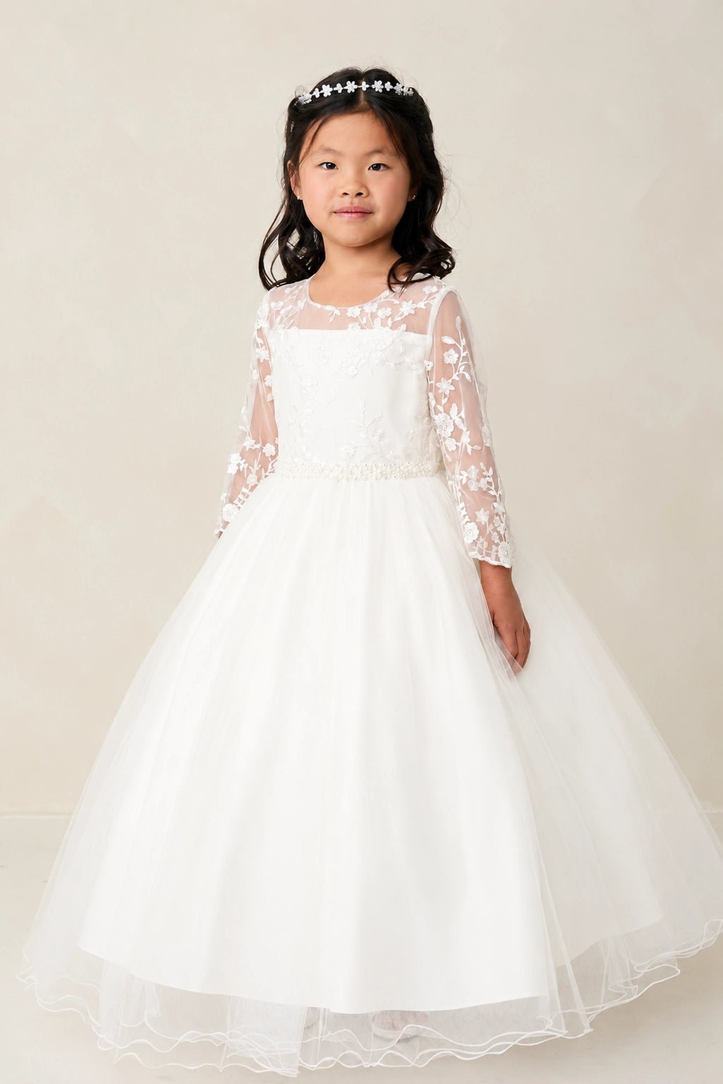 Visible on the off-white flower girl dress: three-quarter lace sleeves.