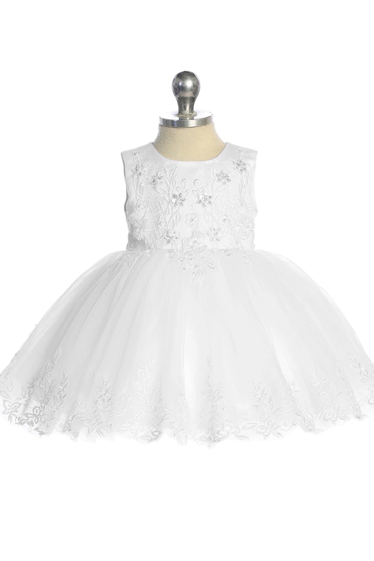 This white flower girl dress displays an ornate lace hem.