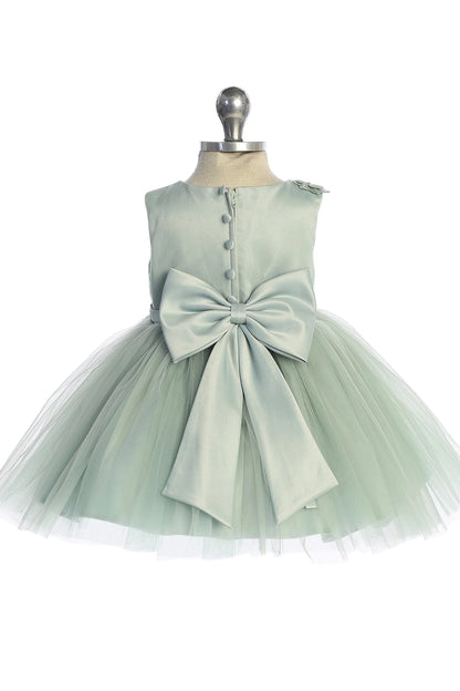Oversized back bow: detail of the sage flower girl dress.