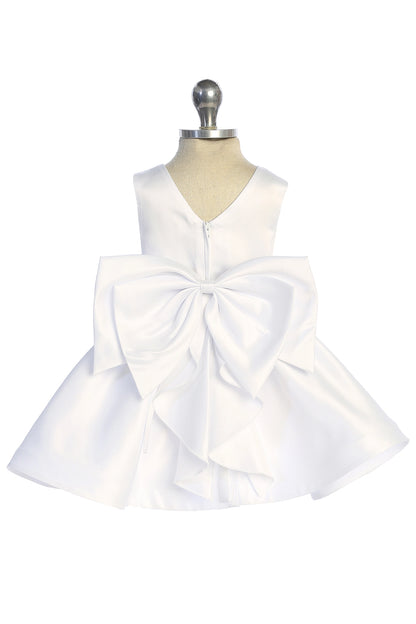 With an oversized satin bow, a white flower girl dress.