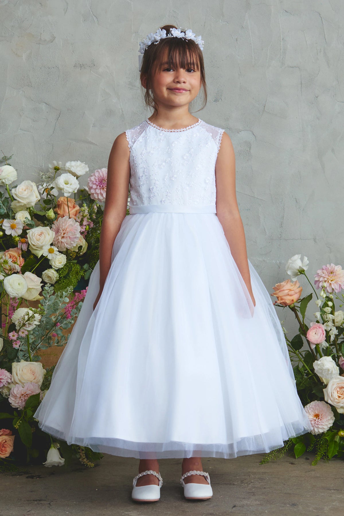 Visible on the white flower girl dress: a smooth sleeveless bodice.