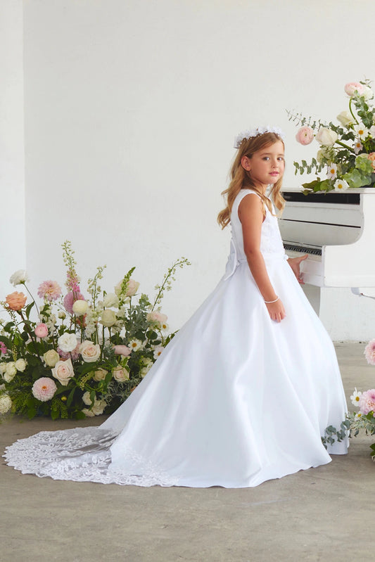 Visible on the white flower girl dress: a sweeping lace train.