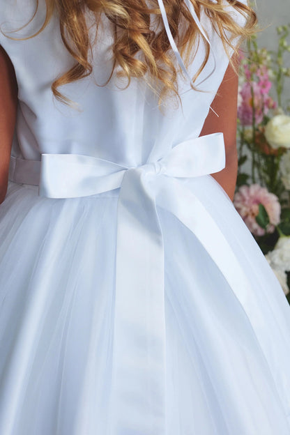 This white flower girl dress displays a small satin waist bow.