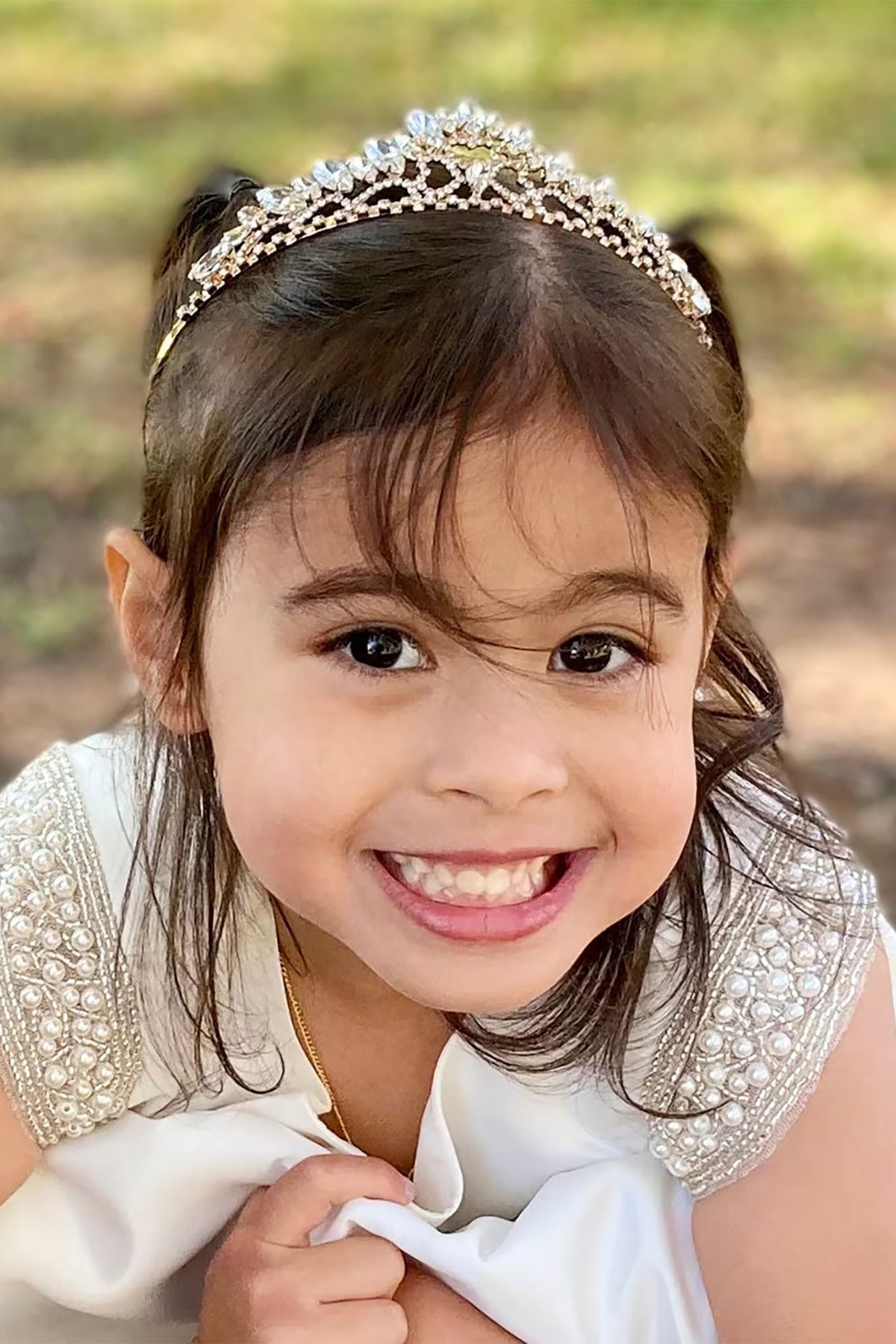 Gold rhinestone flower girl tiara.