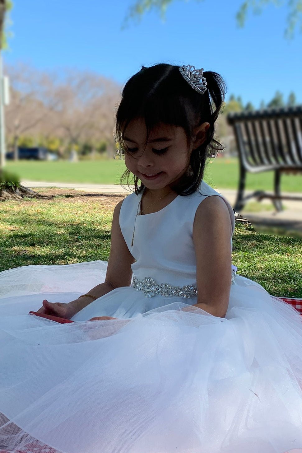 Silver rhinestone flower girl tiara comb.
