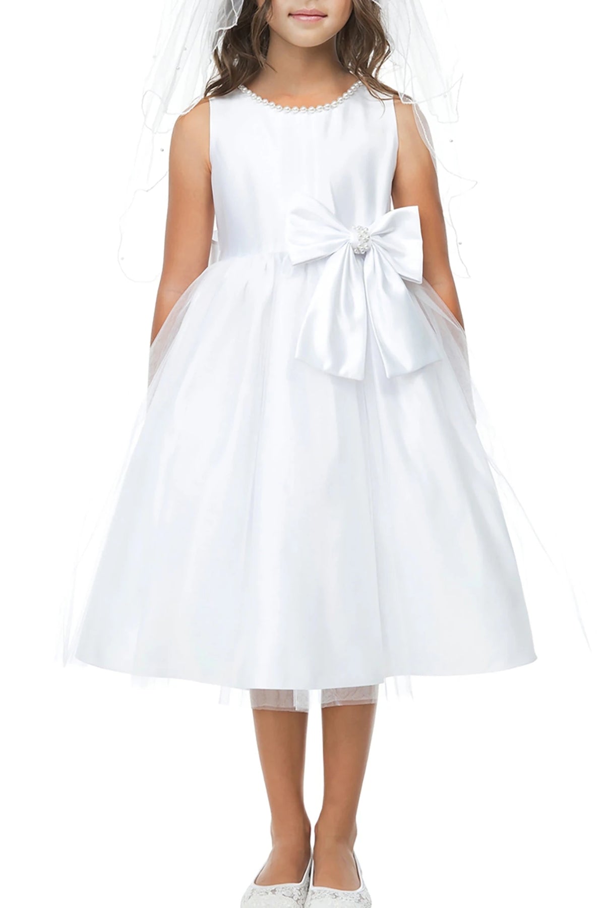 White flower girl dress with a bow.