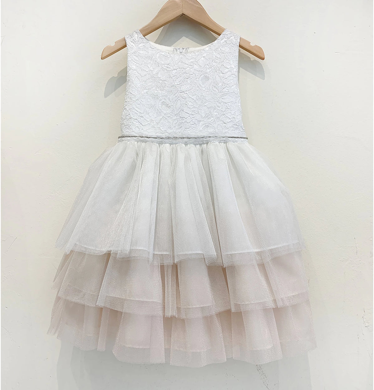 White lace flower girl dress with a layered tulle skirt.