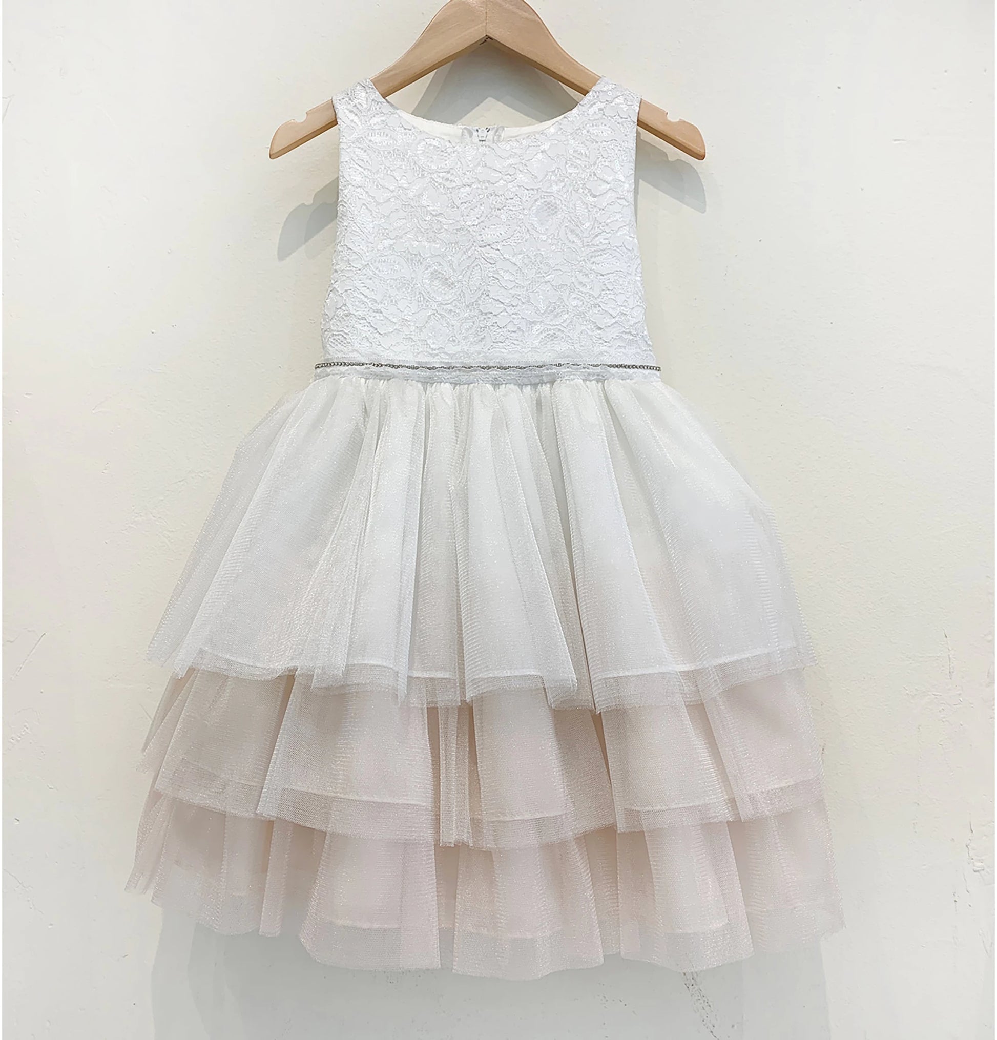 White lace flower girl dress with a layered tulle skirt.