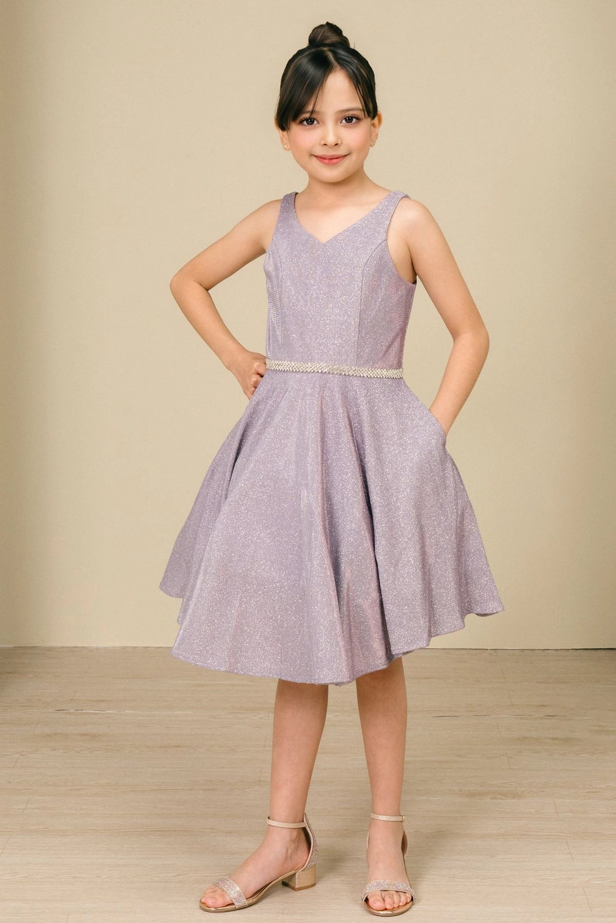 Showcasing with a metallic V-neck bodice, this Lilac kids party dress displays elegant detail.