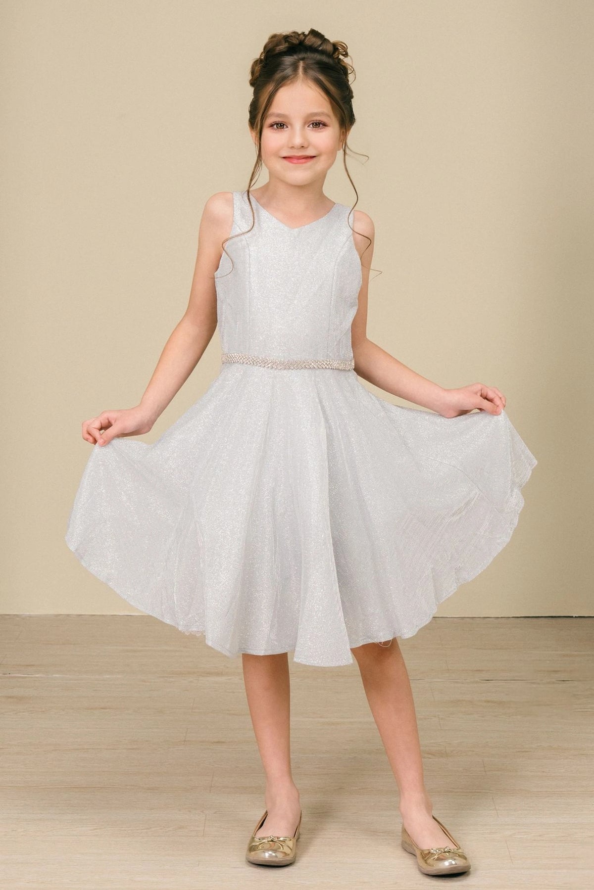 Showcasing with a metallic V-neck bodice, this Silver kids party dress displays elegant detail.