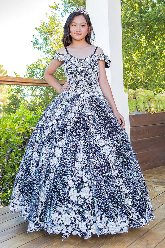 Mini Quince | black/white 3D Floral effect glitter Off-shoulder Tulle Mini Quince 3-Anos Dress | 2 Colors | Aitana dress front view