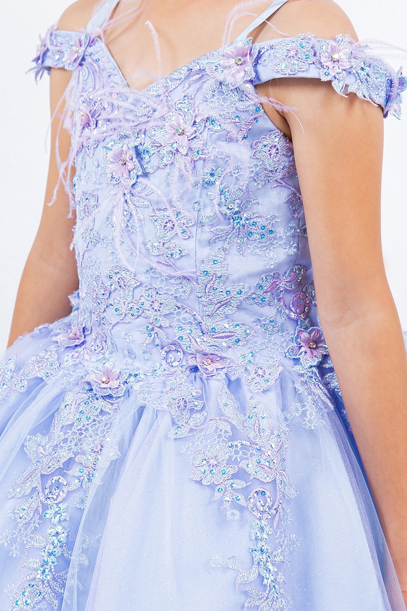 Lilac front zoom kids mini quinceañera mini quince dress with two-tone embroidered corset, floral lace and layered tulle skirt.
