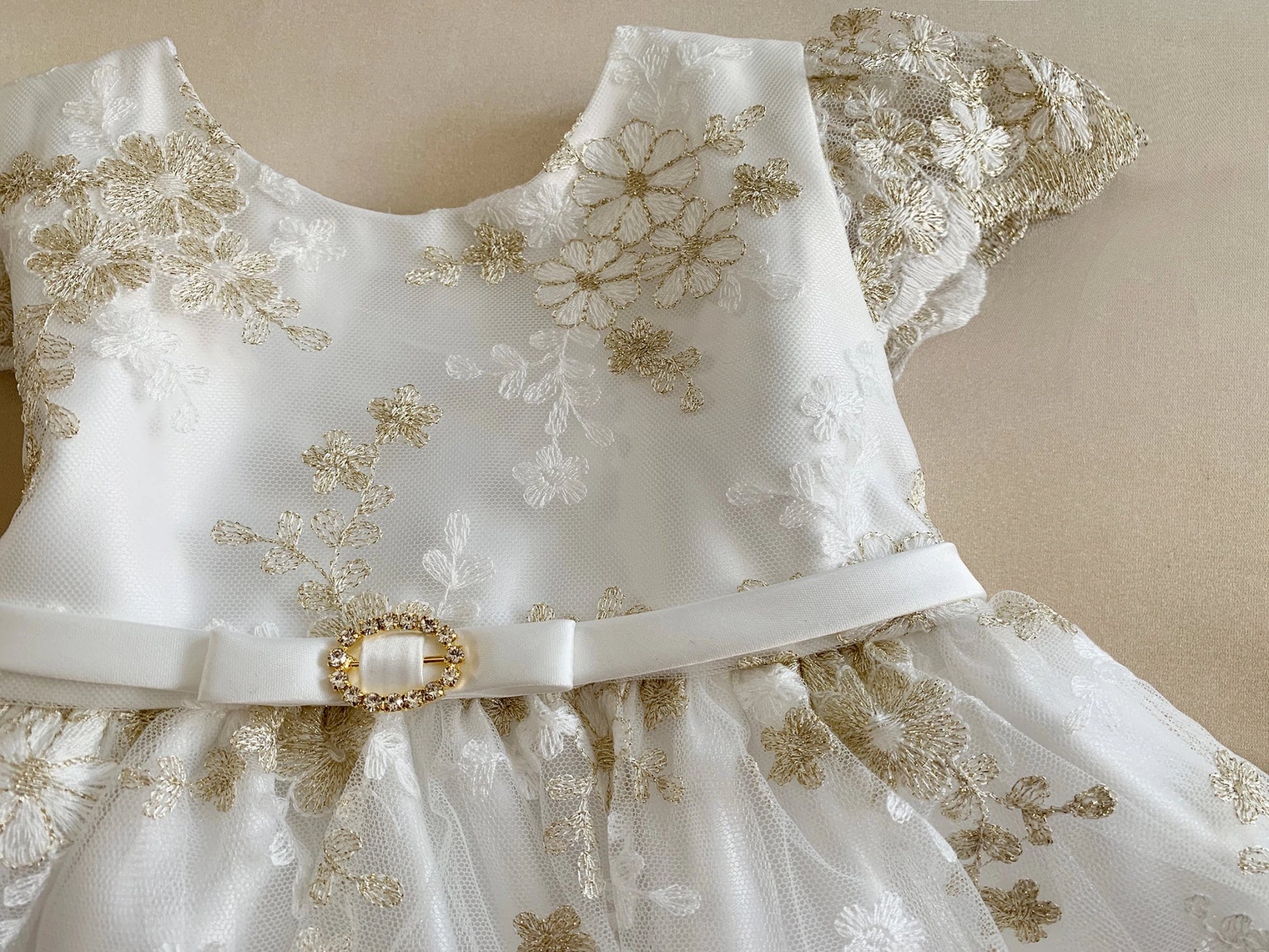 White flower girl dress with gold floral embroidery. Also suitable as a communion dress. Also suitable as a baptism dress.