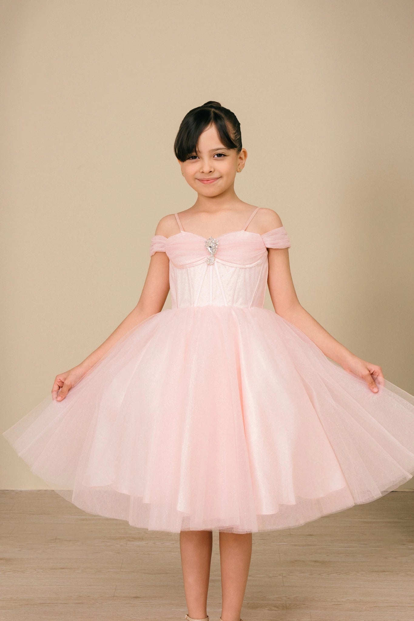 Front view of pink Kids’ Pink Off-Shoulder Tulle flower girl dress with Center Rhinestone and Lace-up back Birthday Princess Party.