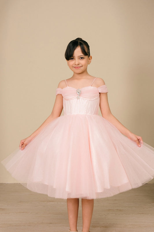 Front view of pink Kids’ Pink Off-Shoulder Tulle flower girl dress with Center Rhinestone and Lace-up back Birthday Princess Party.