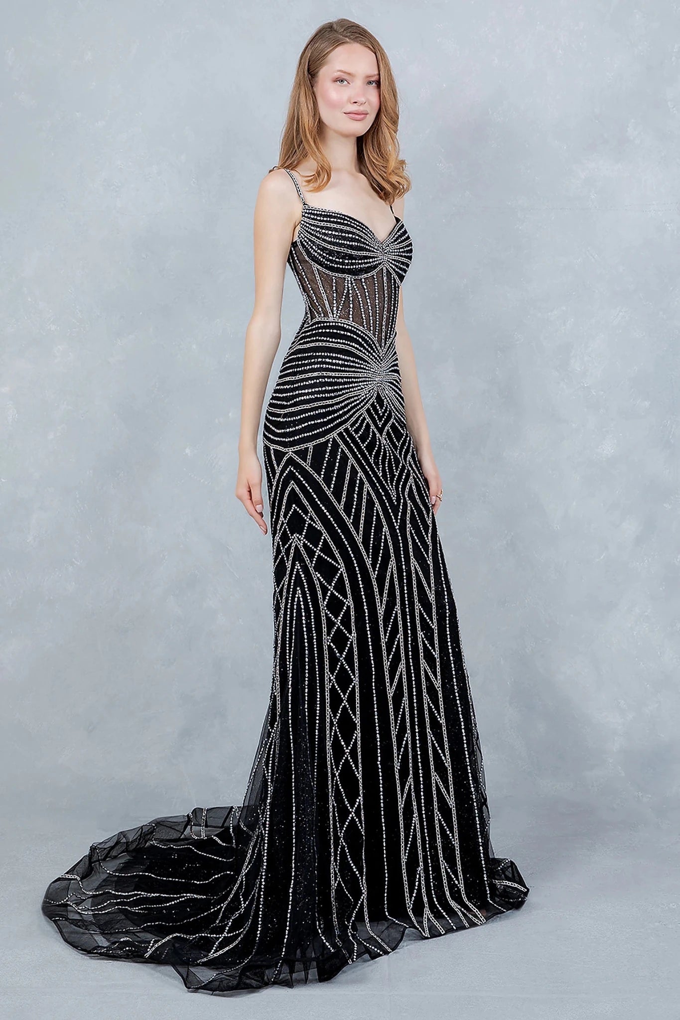 Black evening dress completed with mermaid-style skirt and soft tulle hem