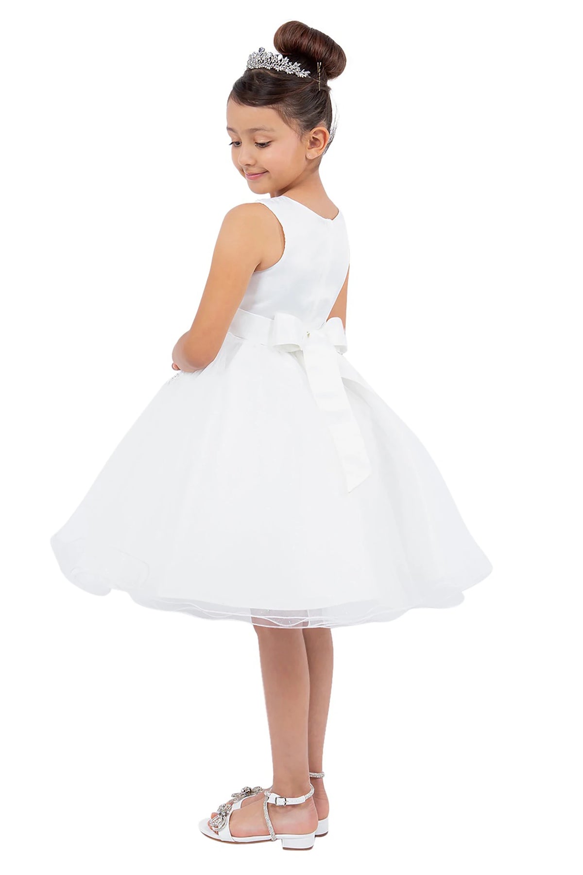 A white flower girl dress with a bow.