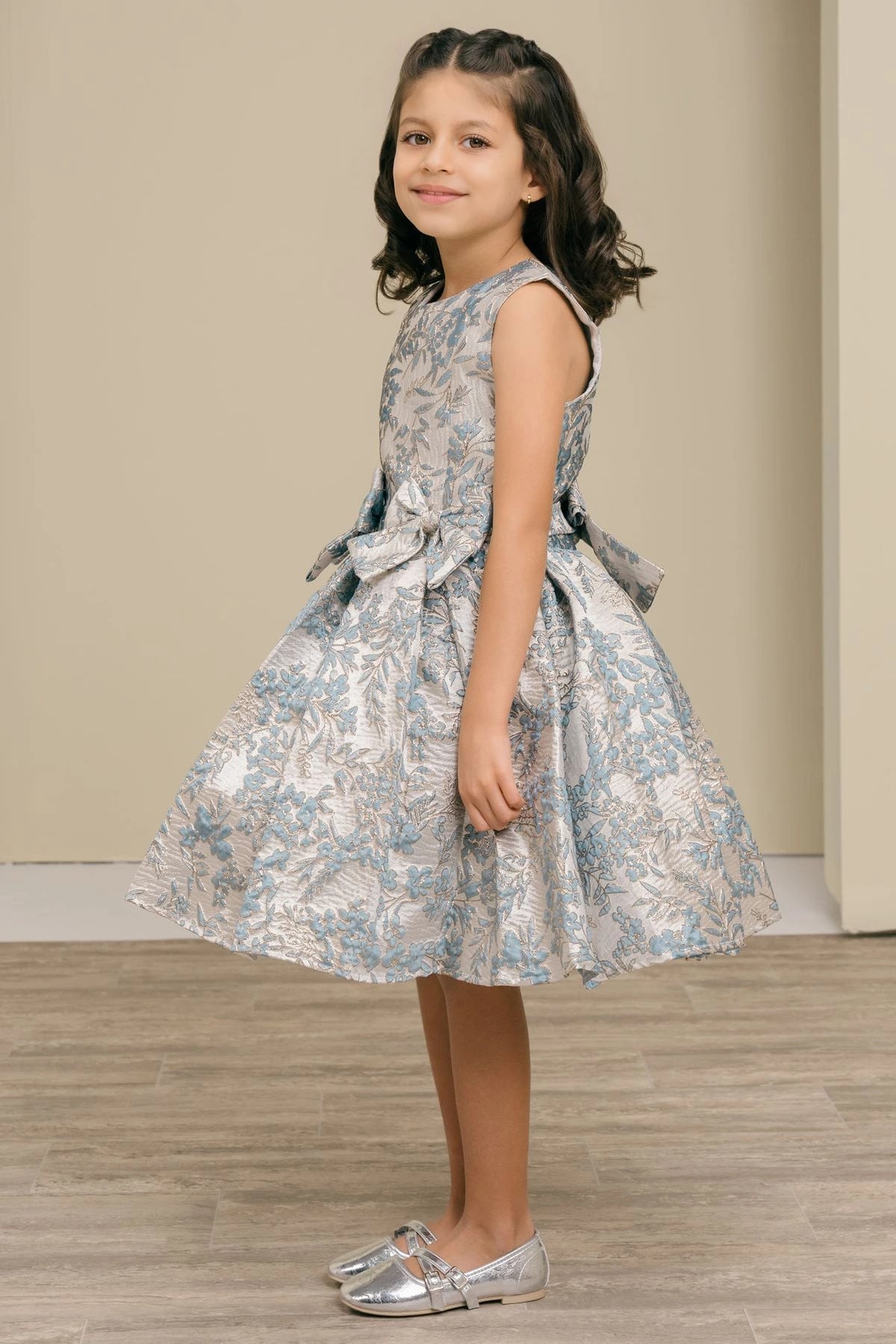 Featuring with a pleated full skirt, this Dusty Blue kids party dress displays elegant detail.