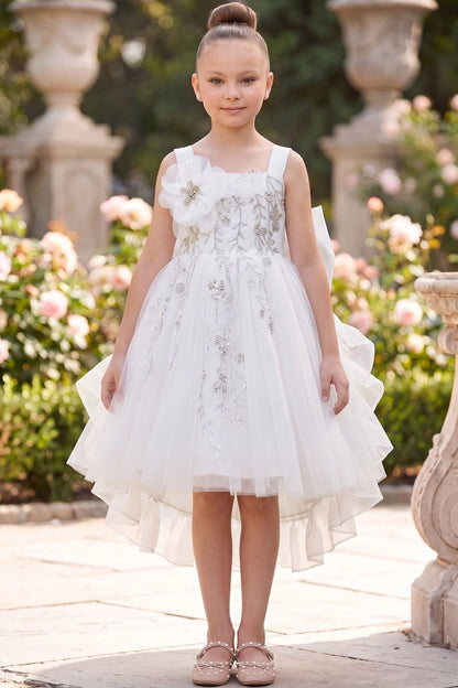 White flower girl dress features floral bodice above a layered tulle skirt.