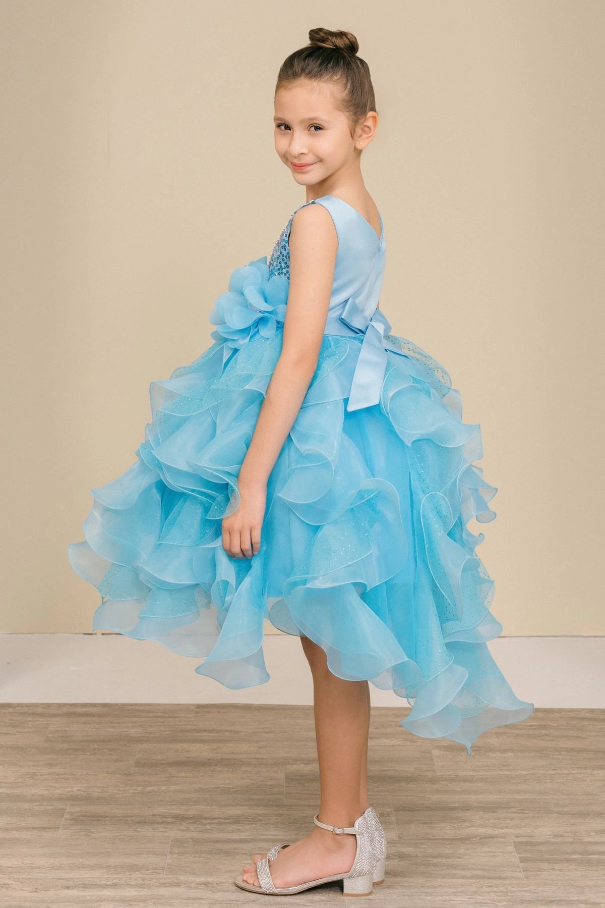 Featuring with a sequined floral bodice, this Blue kids party dress displays elegant detail.