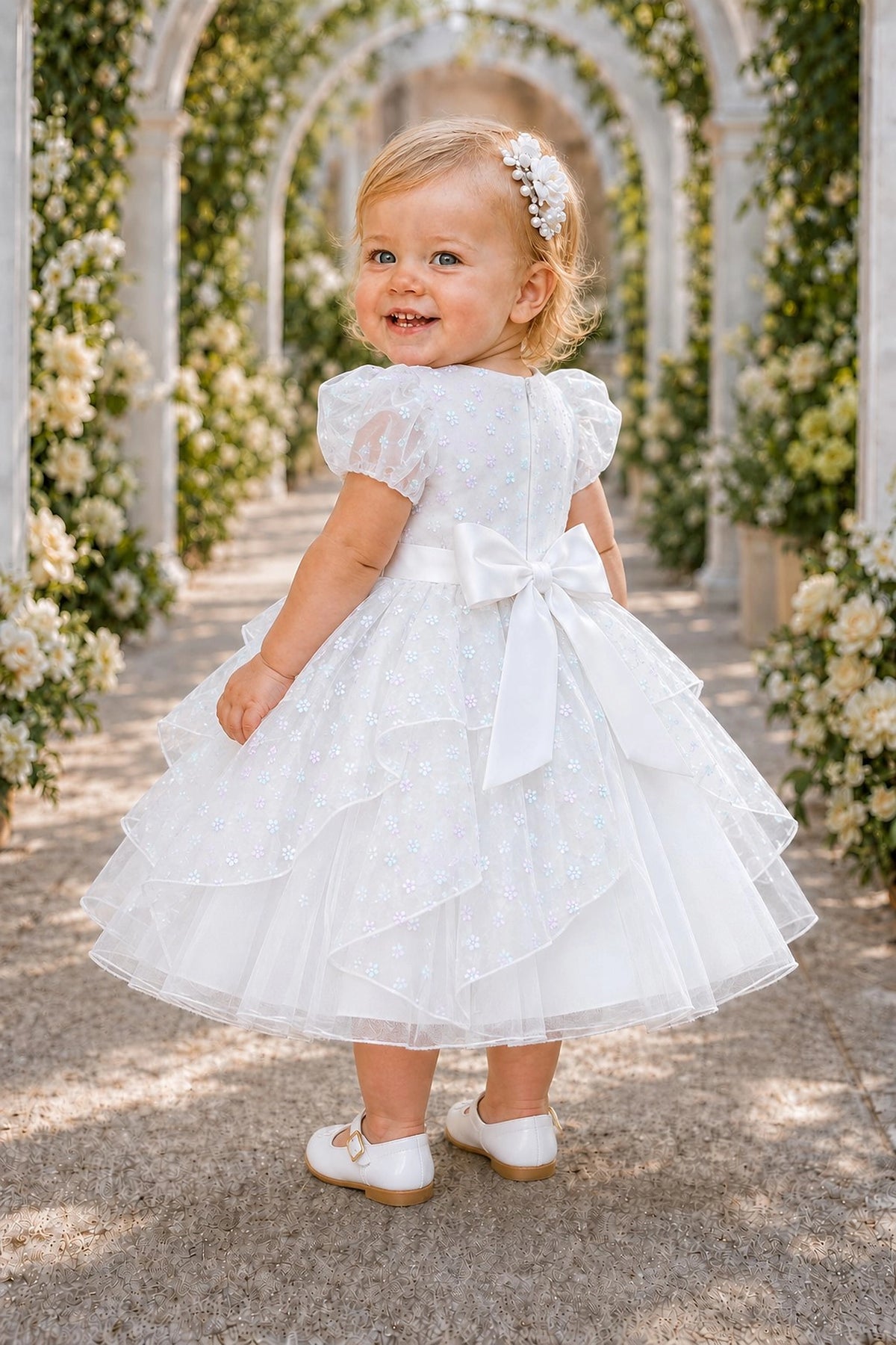 Tied at the back, the Off-White kids dress features a large bow.