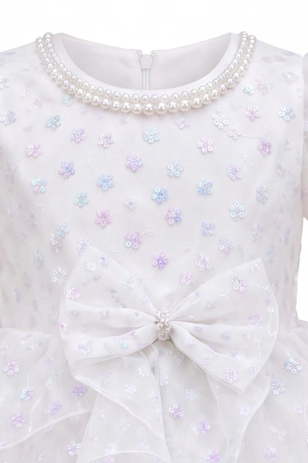 Detailed a flower-patterned waist bow complements the Off-White kids dress.