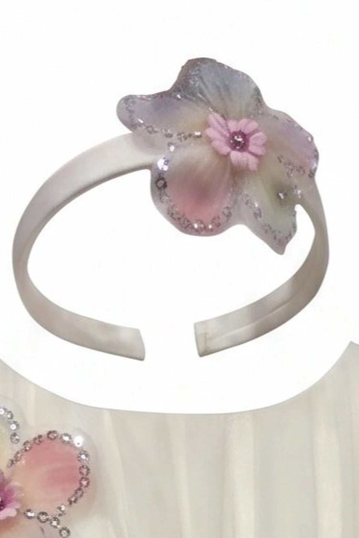 Matching bow headband accompanies the Champagne kids dress with three-dimensional flower appliques.