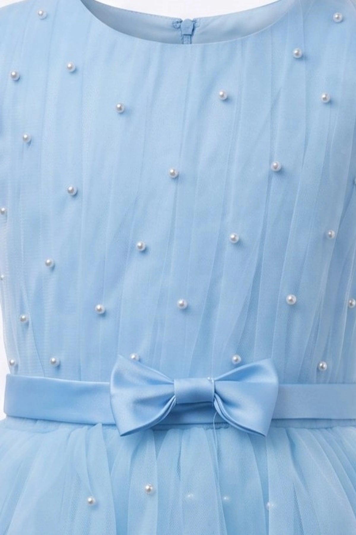Detailed a bow at the waist complements the Blue kids dress.