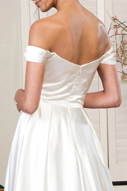 Back close-up upper view highlighting the deep V-back zipper closure and the seamless transition of the off-shoulder straps.