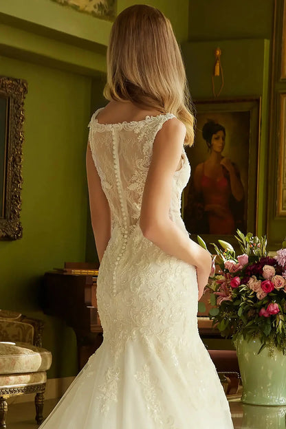 Back close-up upper view focusing on the elegant sheer lace back design and the seamless integration of the central zipper closure.